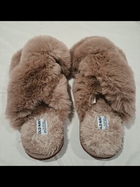 Old Navy Women's Taupe Crisscross Faux-Fur Slide Slippers